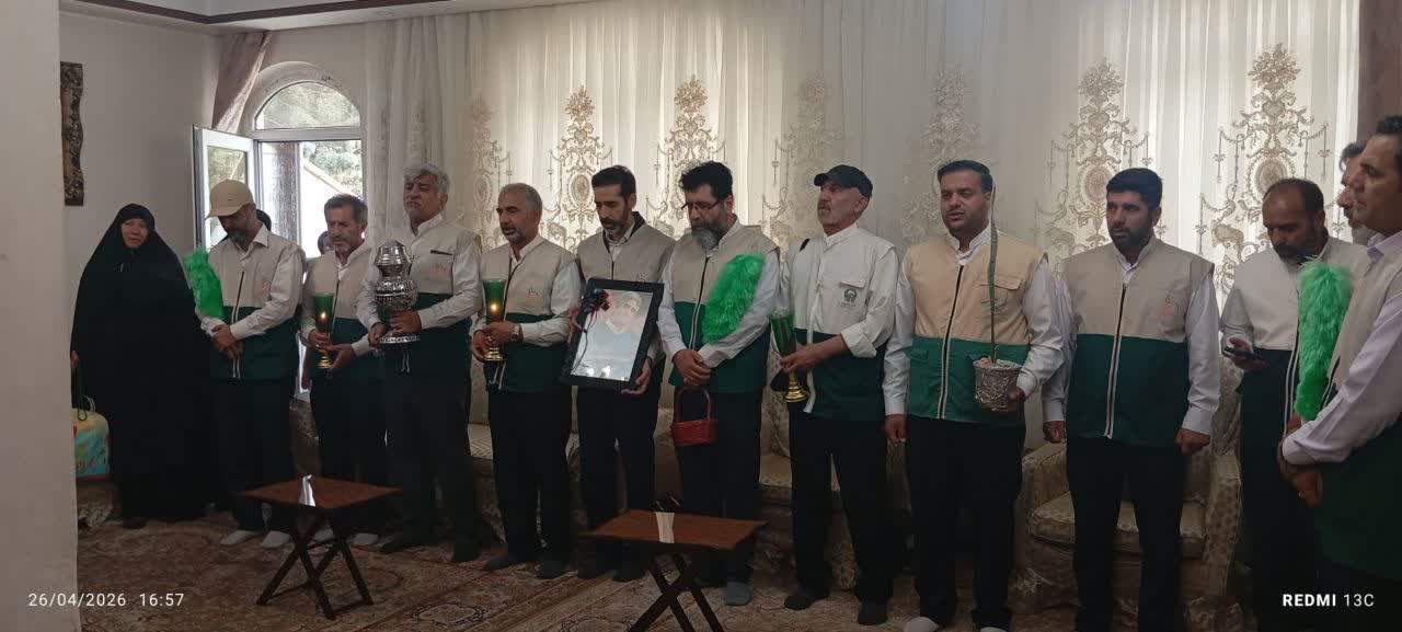 دیدار خادمین رضوی از خانواده شهید صادق مددی در دهه کرامت