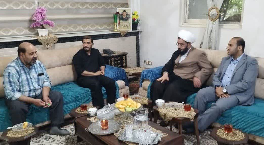دیدار امام‌جمعه محترم و فرماندهی محترم سپاه ناحیه امام هادی(علیه السلام) با خانواده های معزز شهدا و برخی از جانبازان