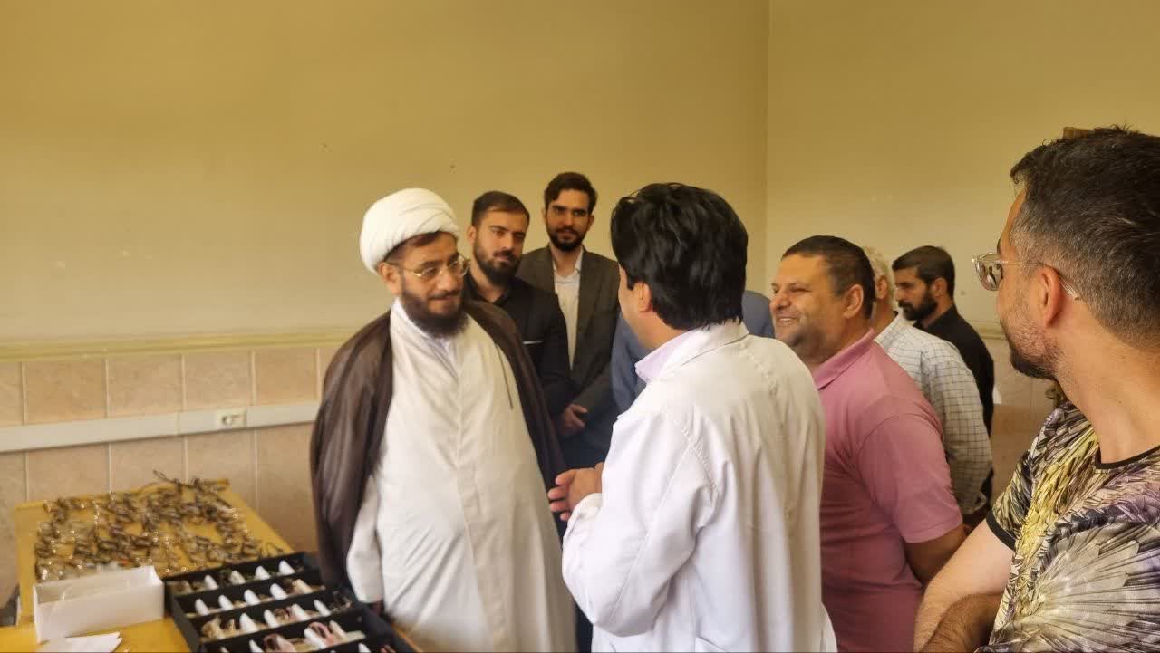 بازدید امام‌جمعه محترم شهر اندیشه از روند فعالیت گروه جهادی موسسه خیریه نسیم