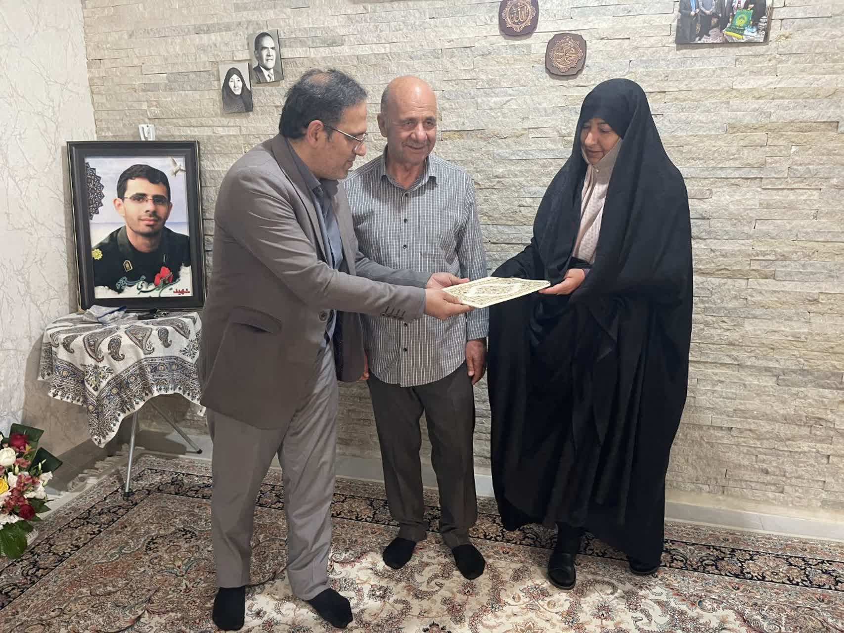 تكریم و پاسداشت خانواده معزز شهدا همزمان با سالروز واقعه مباهله